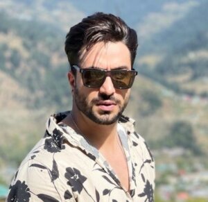 Aly Goni photo with goggles in mountains