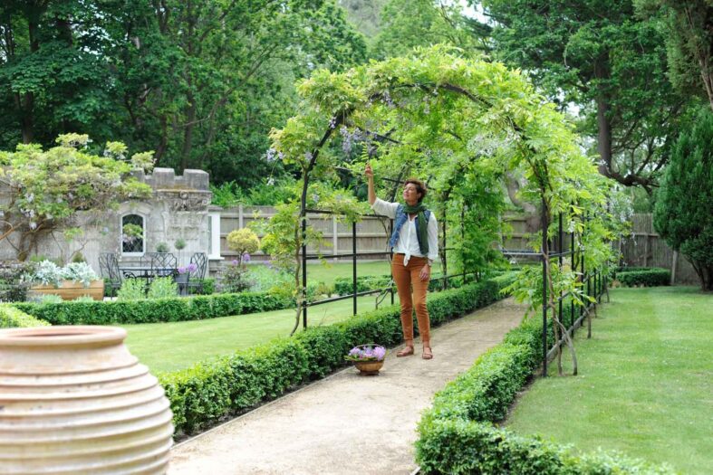 10 Best Garden Decoration Tips to Turn a Simple Yard Into a Relaxing Outdoor Sanctuary 10 Best Garden Decoration Tips to Turn a Simple Yard Into a Relaxing Outdoor Sanctuary